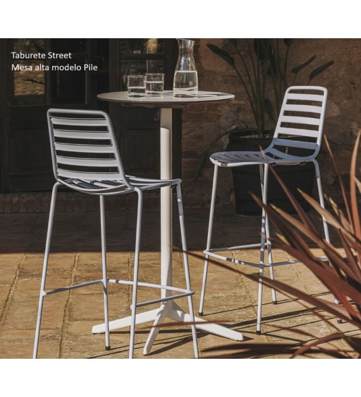 tabourets-hauts-pour-piscine