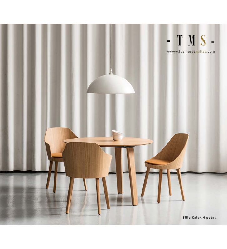 silla-envolvente-con-asiento-tapizado[Foto real]