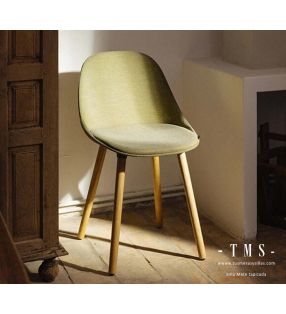 chaise-rembourrée-avec-coussin-sur-l'assise