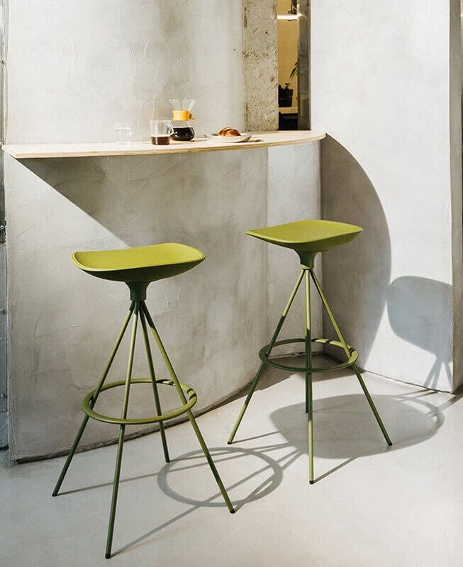 taburetes-altos-mostrador-rojos