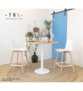 mesa-alta-de-estilo-nórdico-con-encimera-en-roble-natural