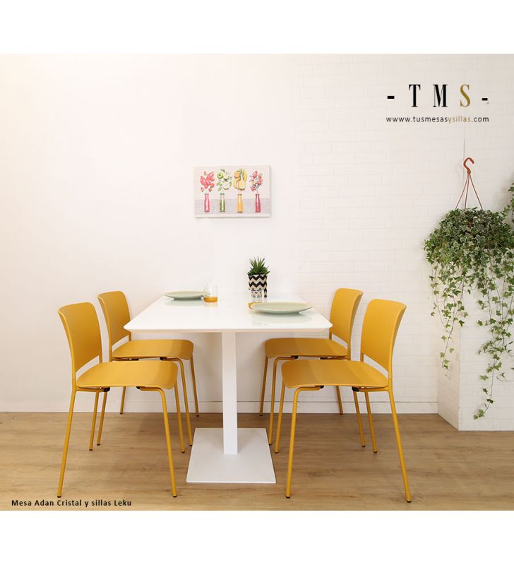 table-de-cuisine-fixée-au mur