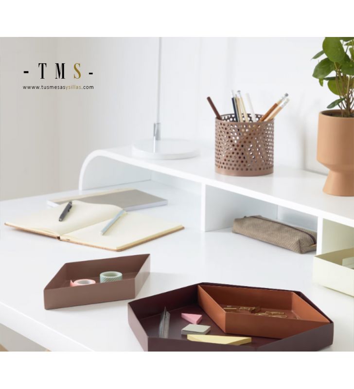 bureau-blanc-et-couleur-bois