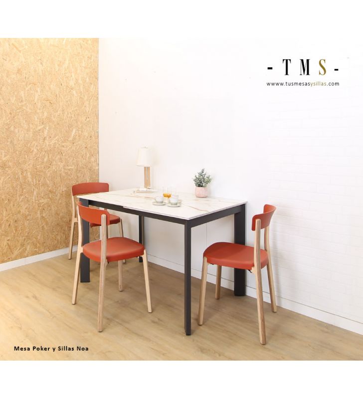 table-de-cuisine-fixée-au-mur