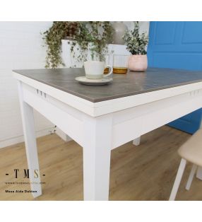 détail de la table de cuisine