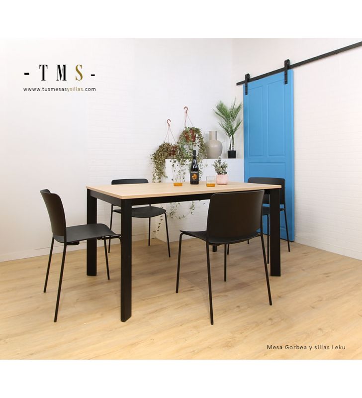 table à manger extensible avec plan de travail en stratifié sega en chêne et pieds noirs