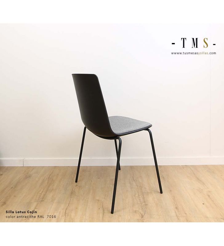 Chaise PP de couleur anthracite