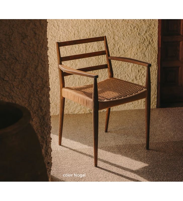 chaises-avec-accoudoirs-en-noyer
