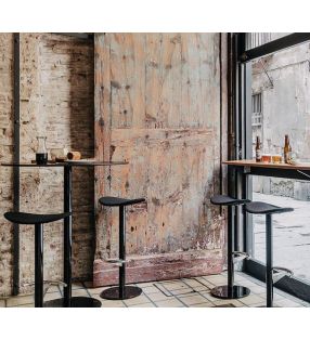 Tabourets hauts en noir mat