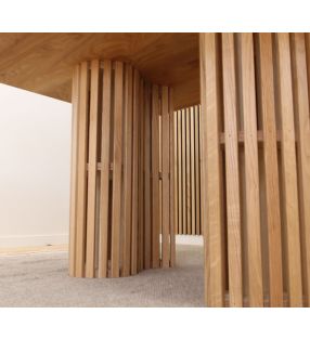 détail-des-pieds-de-table-aux-formes-arrondies