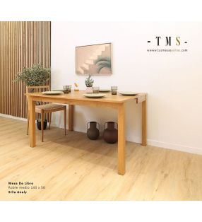 table de cuisine longue et étroite en chêne