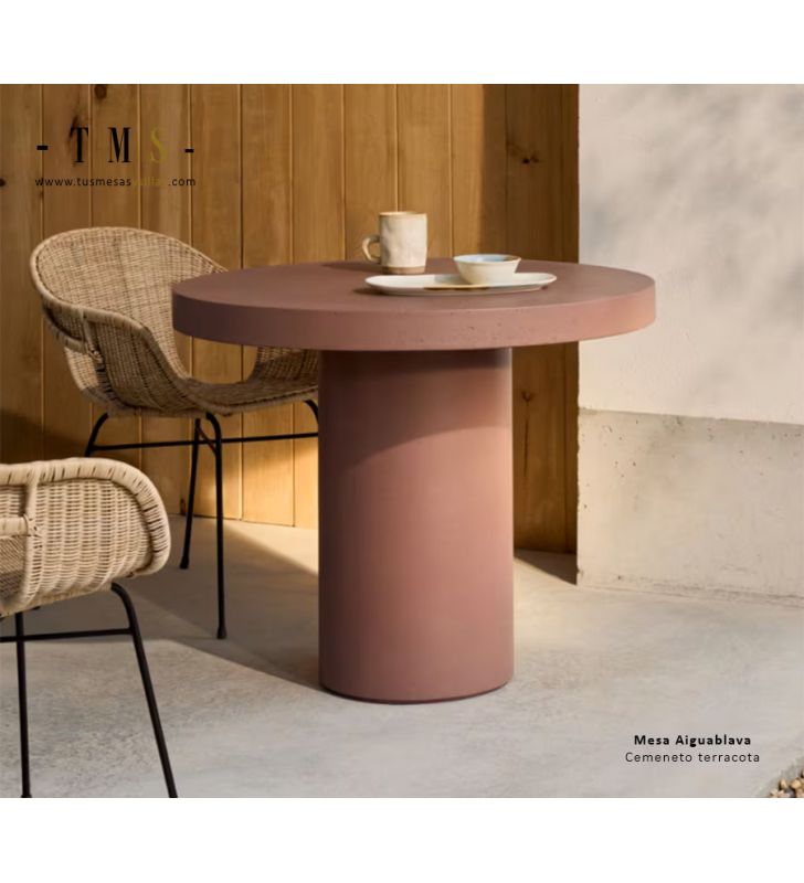 Table en ciment-terre cuite pour terrasse couverte