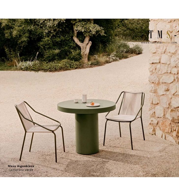 Table en ciment vert pour l'extérieur