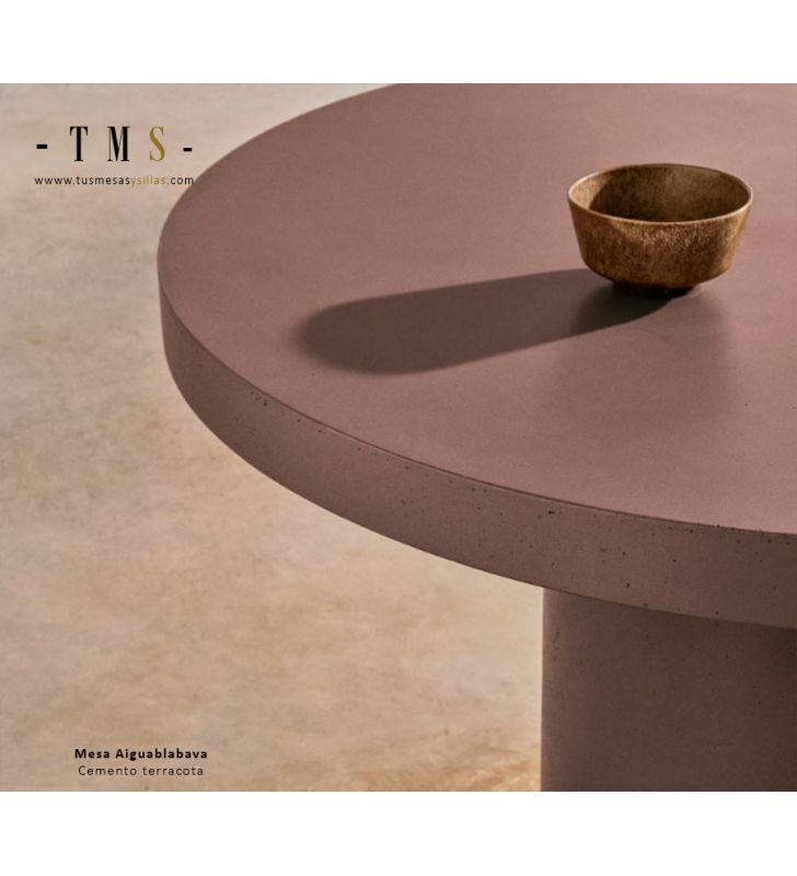 détail-table-ronde-ciment-terre-cuite