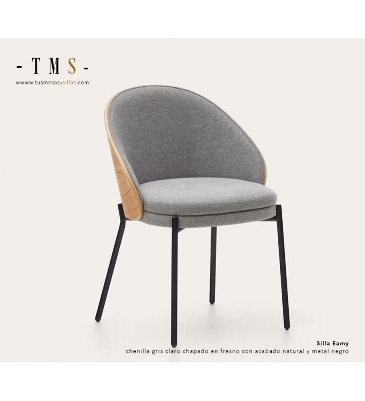 Chaise Eamy en chenille gris clair avec placage en frêne finition naturelle et métal noir