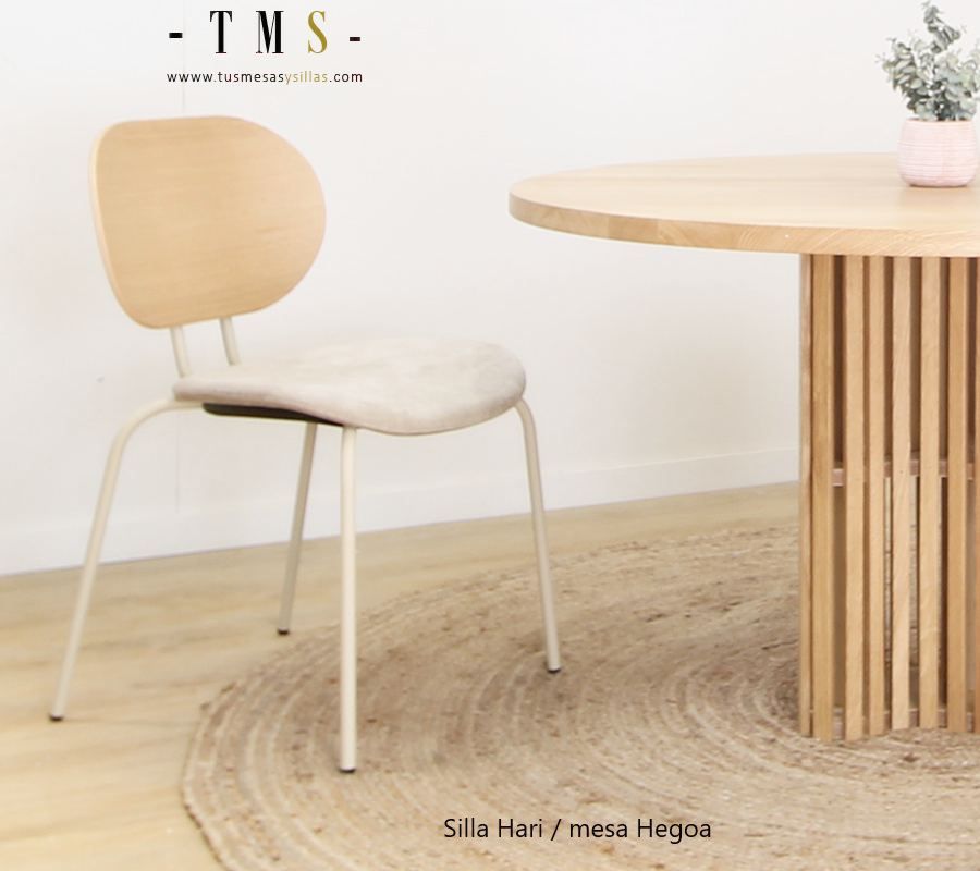 Chaises Hari, bois, rembourrées