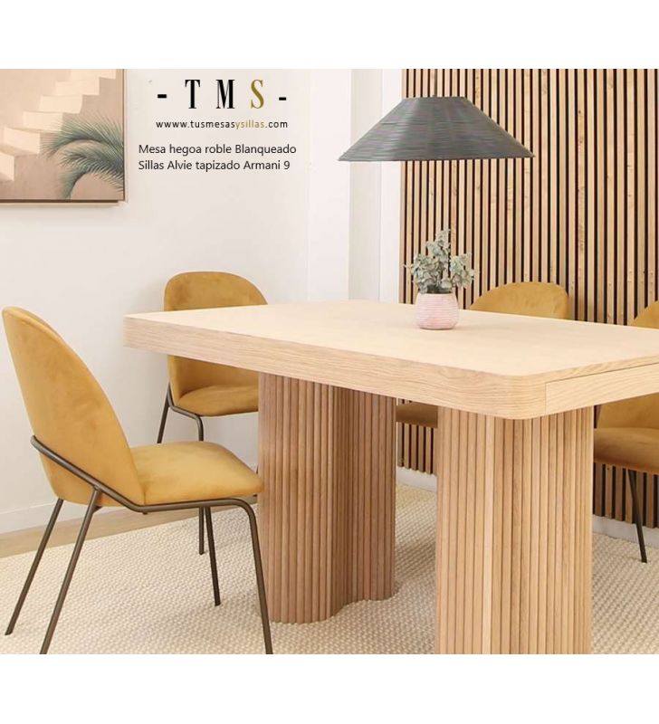 table centrale en bois à deux pieds