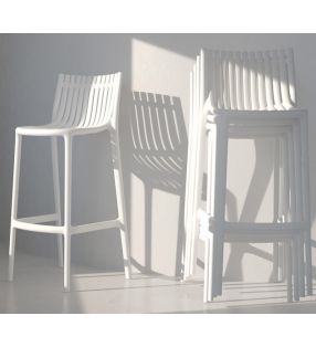 Tabourets de terrasse empilables bon marché