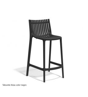 taburetes-terraza-color-negro