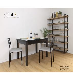 mesa-contra-la-pared-de-cristal