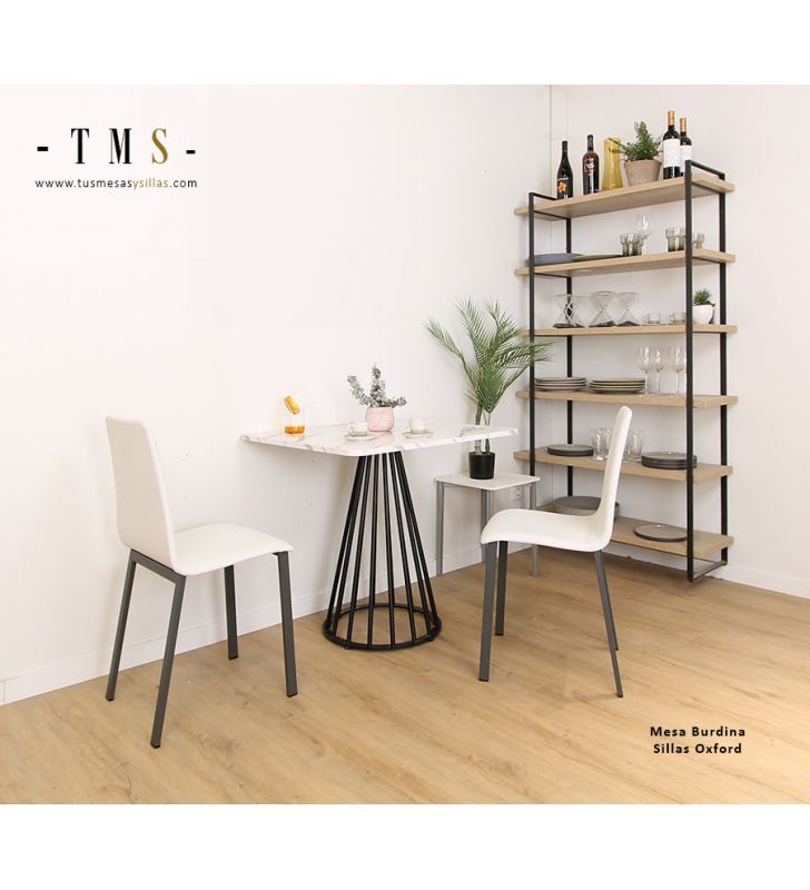 table contre le mur