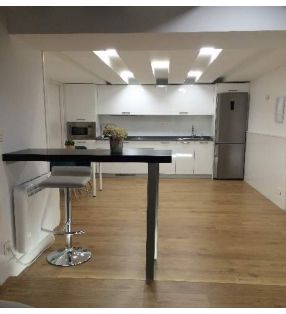 Pie metalico barra de mostrador