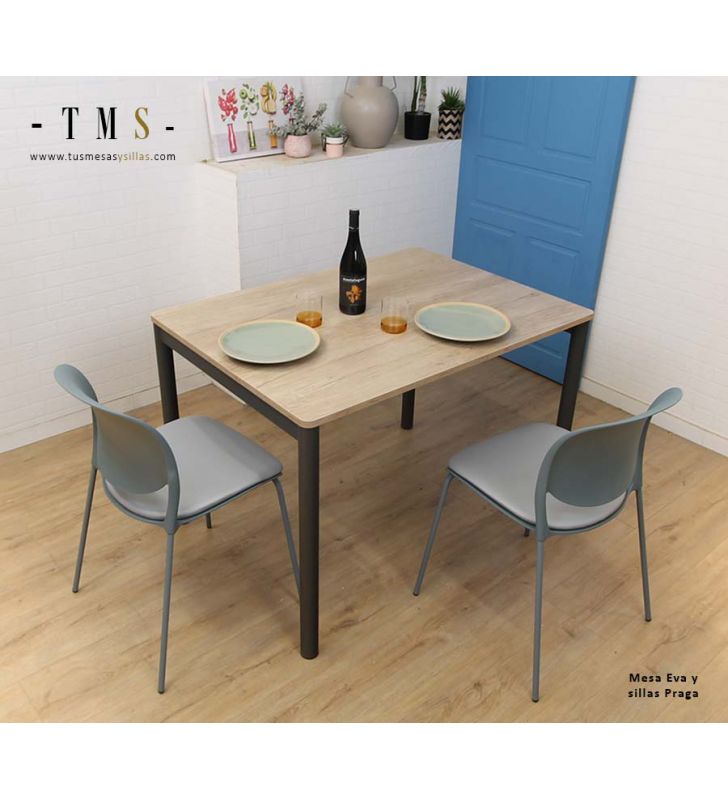 table-eva-chaises-prague