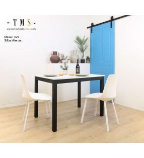 Chaises blanches, faciles à nettoyer