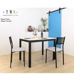 Tables de cuisine noires et blanches