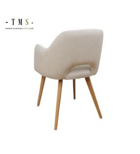 chaises en bois pour les tables