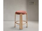 taburete-rojo-y-madera