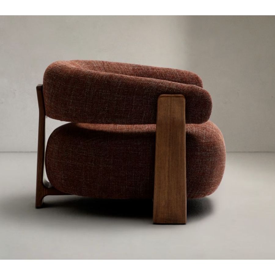 fauteuil-enveloppant-chenille-bois-noyer fauteuil-enveloppant-chenille-bois-noyer