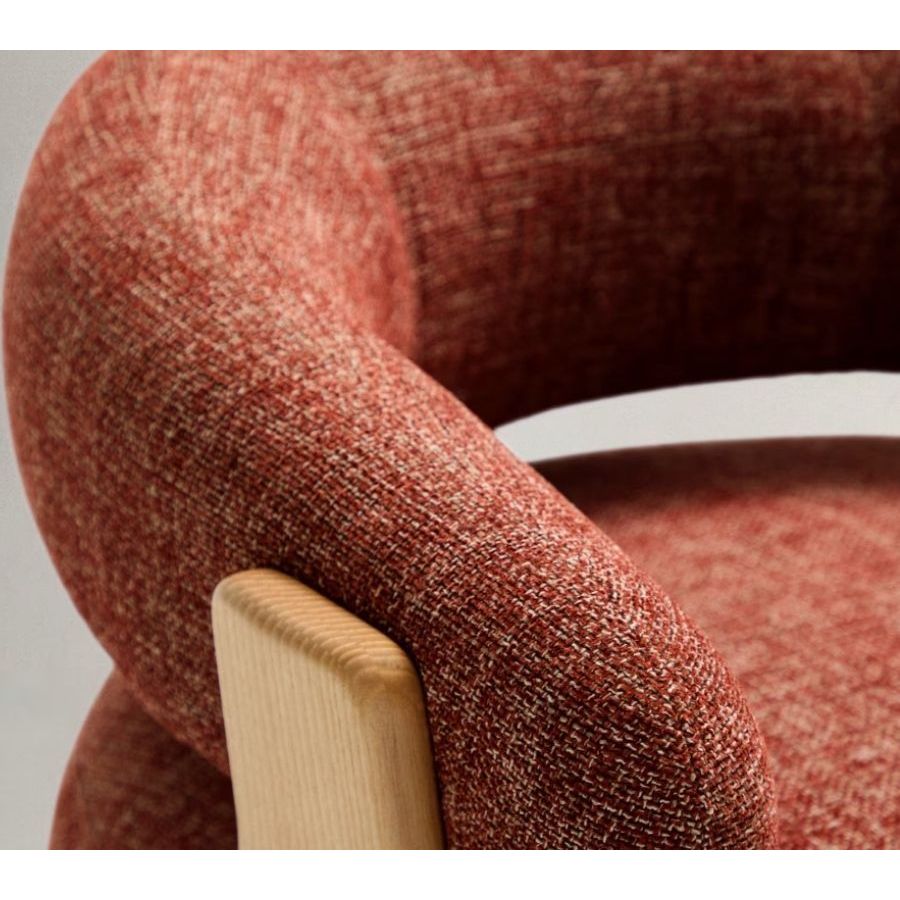 fauteuil-salon-design-enveloppant-noyer fauteuil-salon-design-enveloppant-noyer