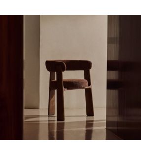 silla-de-tres-patas-antigua-reinterpretada-chenilla