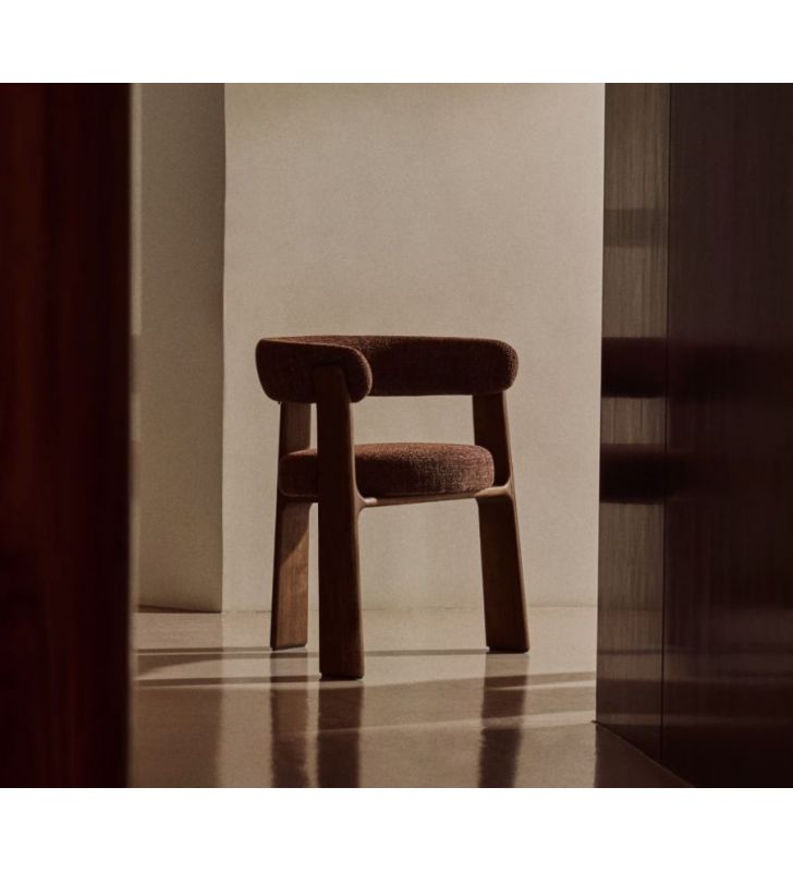 silla-de-tres-patas-antigua-reinterpretada-chenilla