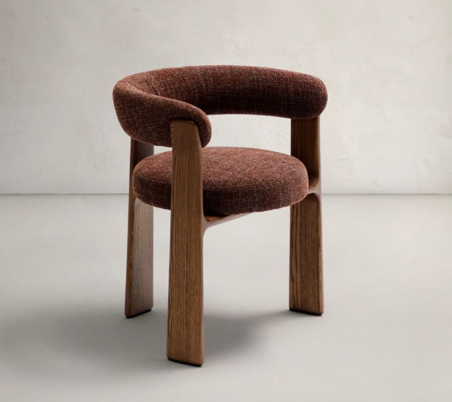 chaise-trois-pieds-bois-chenille-blanche chaise-trois-pieds-bois-chenille-blanche