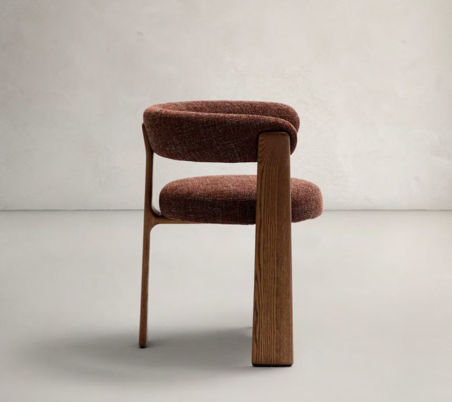 chaise-trois-pieds-bois-chenille-blanche chaise-trois-pieds-bois-chenille-blanche