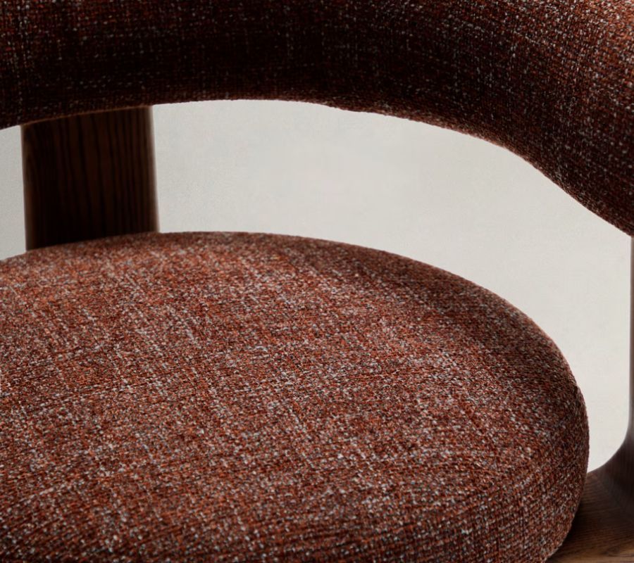 chaise-trois-pieds-bois-chenille-blanche chaise-trois-pieds-bois-chenille-blanche