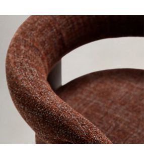 silla-de-tres-patas-antigua-marron-y-negra