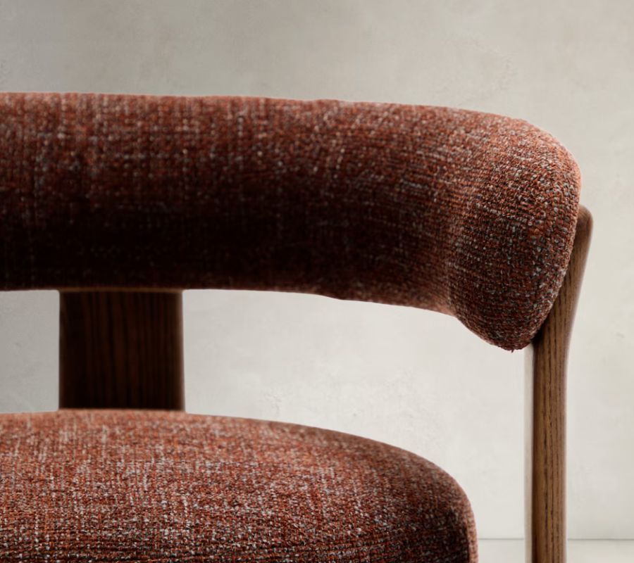 chaise-trois-pieds-bois-chenille-blanche chaise-trois-pieds-bois-chenille-blanche