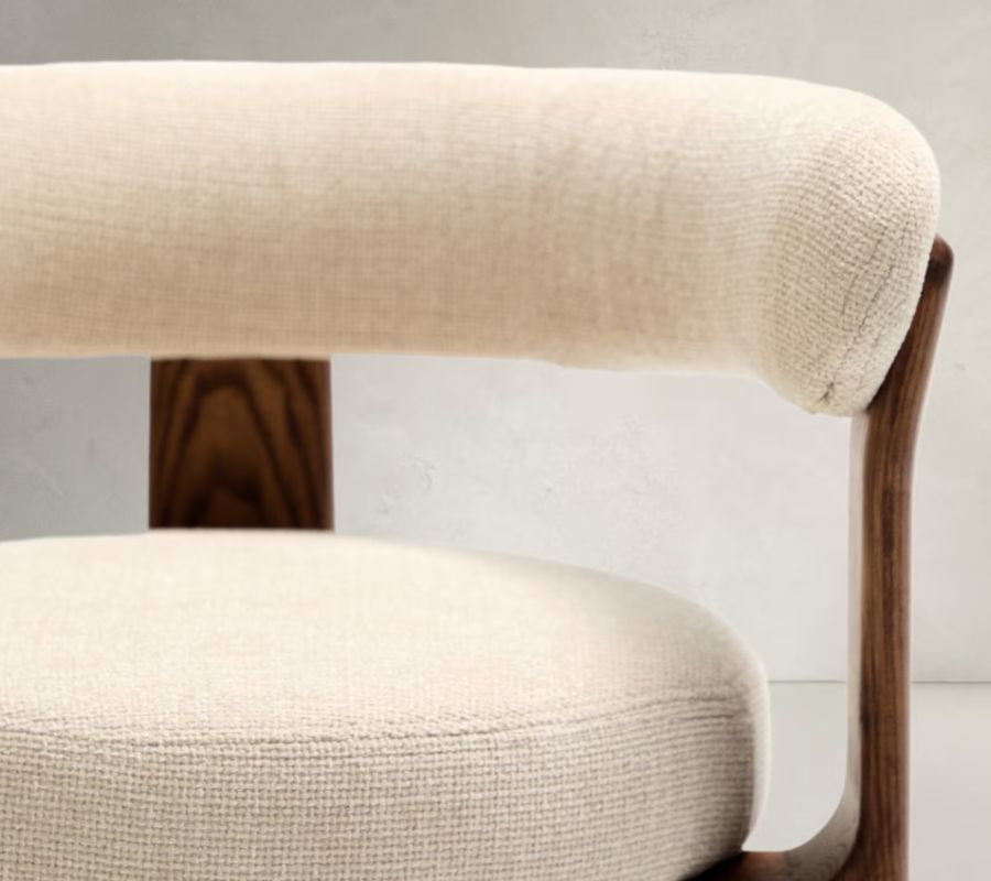 chaise-trois-pieds-bois-chenille-blanche chaise-trois-pieds-bois-chenille-blanche