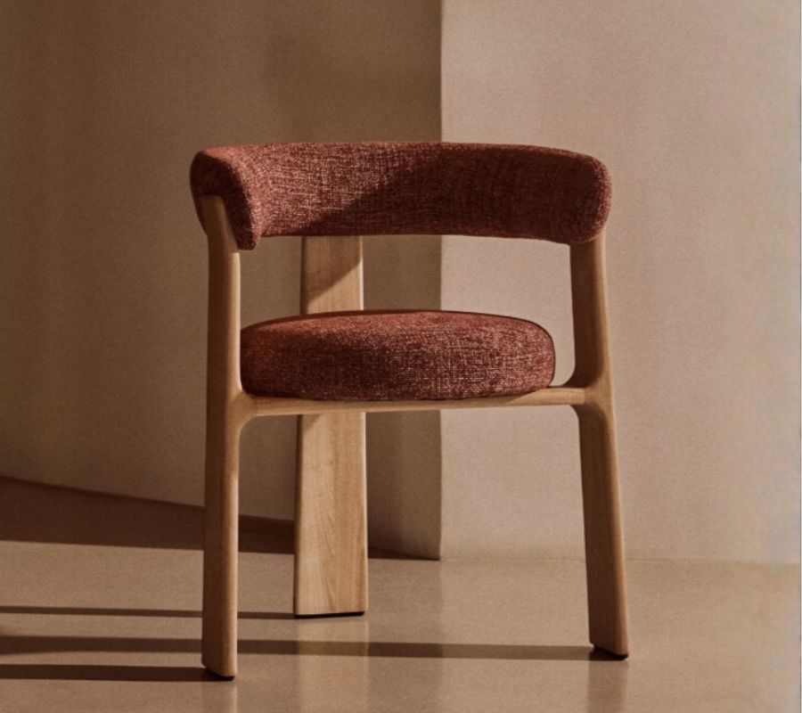 chaise-trois-pieds-bois-chenille-blanche chaise-trois-pieds-bois-chenille-blanche