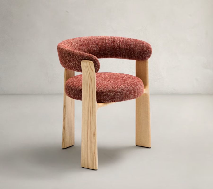 chaise-trois-pieds-bois-chenille-blanche chaise-trois-pieds-bois-chenille-blanche