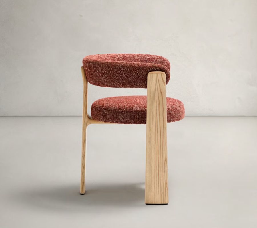 chaise-trois-pieds-bois-chenille-blanche chaise-trois-pieds-bois-chenille-blanche