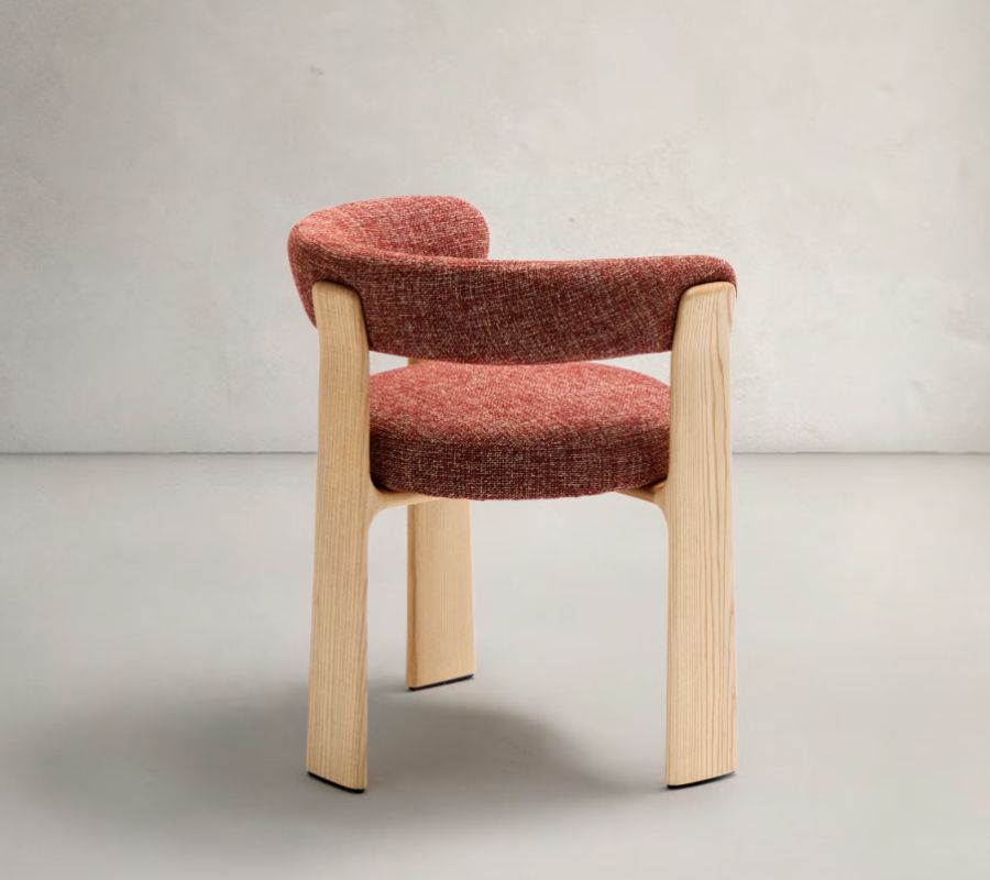 chaise-trois-pieds-bois-chenille-blanche chaise-trois-pieds-bois-chenille-blanche