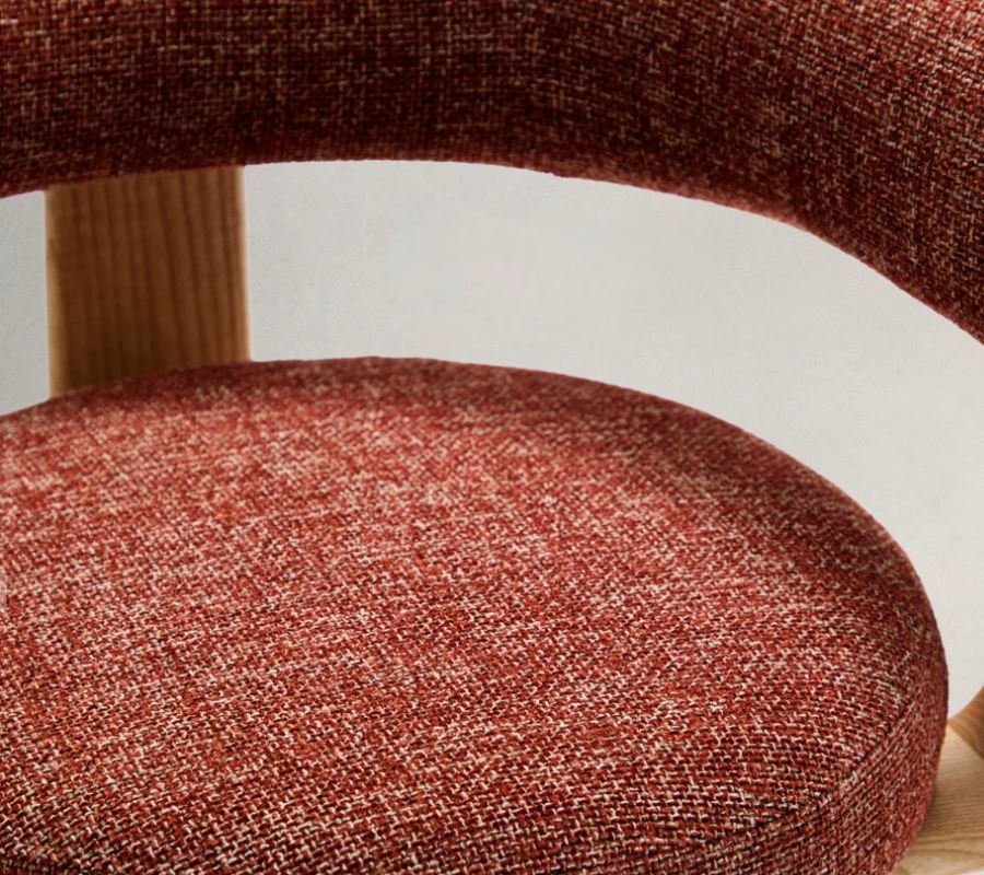 chaise-trois-pieds-bois-chenille-blanche chaise-trois-pieds-bois-chenille-blanche