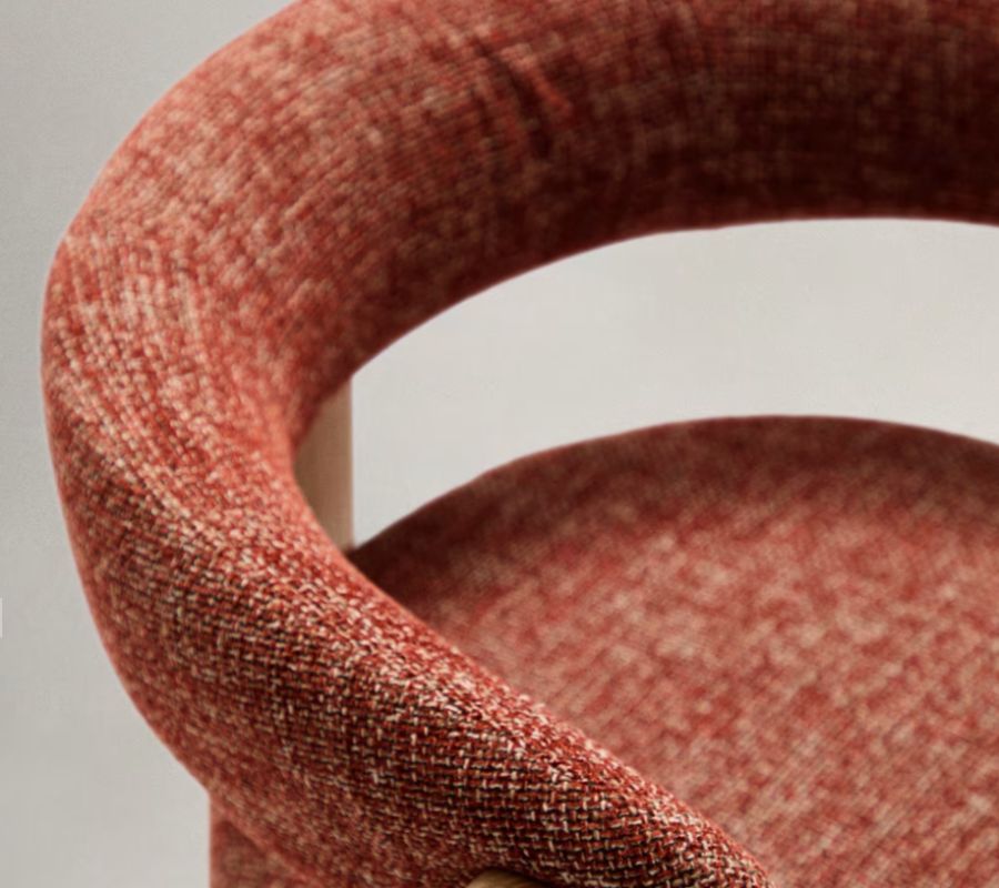 chaise-trois-pieds-bois-chenille-blanche chaise-trois-pieds-bois-chenille-blanche