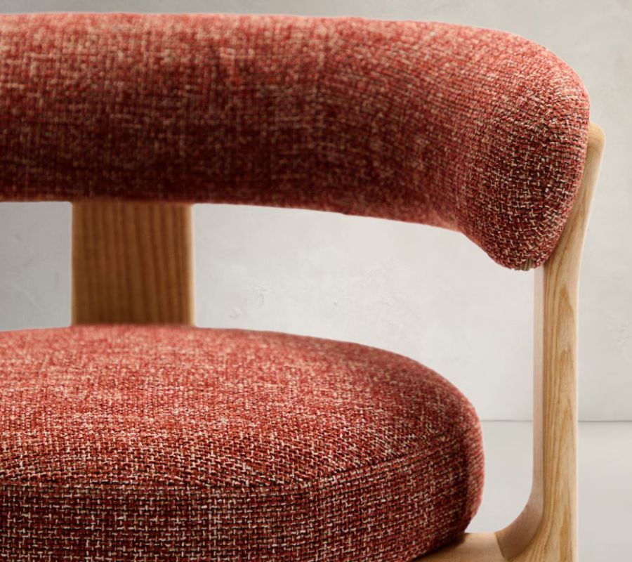 chaise-trois-pieds-bois-chenille-blanche chaise-trois-pieds-bois-chenille-blanche