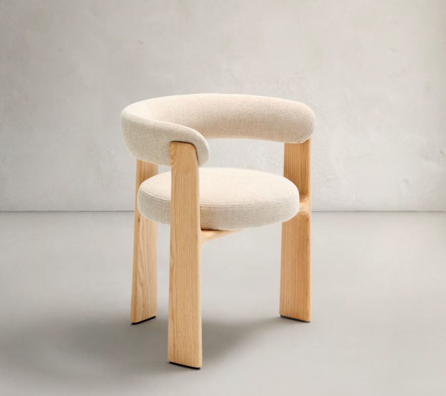 chaise-trois-pieds-bois-chenille-blanche chaise-trois-pieds-bois-chenille-blanche