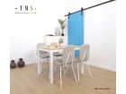 Table extensible avec pieds blancs et revêtement stratifié couleur chêne